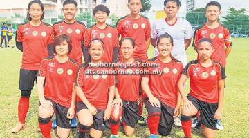 MENDAPAT PUJIAN: Barisan pemain skuad Bintulu yang beraksi perlawanan separuh akhir kedua berkesudahan Kota Setar menang agregat 4-0.