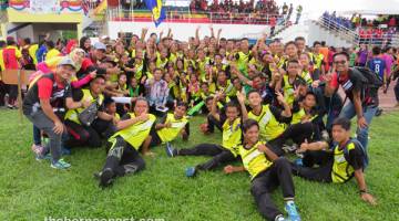 JUARA: Kontinjen SMK Datuk Patinggi Kedit muncul juara keseluruhan kejohanan Balapan dan Padang Majlis Sukan Sekolah (MSS) Bahagian Betong Ke-14 2017 kelmarin.