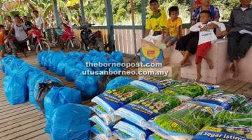 SUDAH DIHANTAR: Sebahagian daripada pek bantuan makanan yang dihantar ke Long Bemang pada minggu lepas.