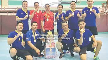 MILIK KAMI: Pasukan BBP Sarikei muncul juara Pertandingan Futsal JBPM Zon Sibu.