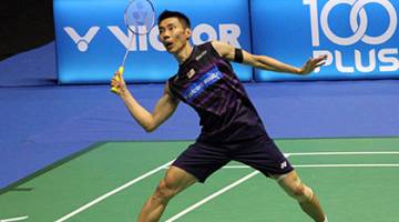 MENANG MUDAH: Chong Wei tenang membalas pukulan Hu.