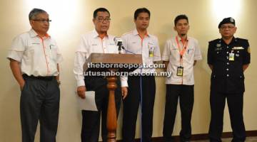 BEROPERASI SEMULA: Zainuddin (dua kiri) semasa mengadakan sidang media di Sibu semalam.