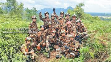 TAMBAH KEMAHIRAN: Anggota bomba yang menyertai Latihan Pemantapan Pasukan Khas STORM JBPM Negeri Sarawak.