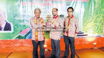 TEPA: Masing (kiba) neima bup ‘Ngatur Gawai’ ari Ugak rambau Gempuru Mantar Gawai Dayak 2017 Pelilih Kapit di Kuching.