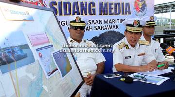 LEBIH BERKESAN: Ismaili ketika bercakap pada sidang media di Kuching semalam.  