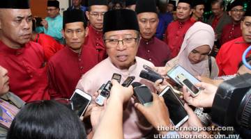 HAK SARAWAK: Abang Johari ketika ditemu bual wakil media pada Majlis Rumah Terbuka Hari Raya Aidilfitri Ahad lepas di BCCK.