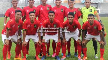 SEDIA GEMPUR: Skuad Sarawak C bersedia membenam PKNS FC untuk melangkah ke suku akhir kempen Piala Belia 2017 di Stadium Negeri, Kuching petang ini.