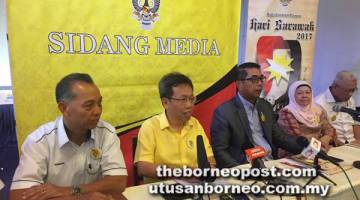 DETIK BERSEJARAH: Dr Sim (dua kiri) mengadakan sidang media mengenai persiapan Sambutan Hari Sarawak pada 22 Julai ini. Turut kelihatan Penguang (kiri) dan Khir (tiga kiri).