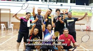 HEBAT: Pasukan badminton IPG Kampus Rajang muncul johan.