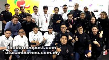 TAHNIAH: Para pelajar dan kakitangan Universiti UCSI merakam kenangan pada Culinaire Malaysia 2017.