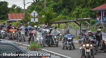 SAMBUTAN MESRA: Ketibaan peserta konvoi disambut mesra oleh penghuni Rumah Dieo, Tanjung Penasu.