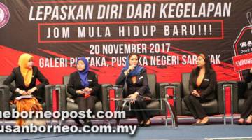 BERI KESEDARAN: Nor Fadillah (tengah) bercakap kepada orang ramai semasa Forum Lepaskan Diri dari Kegelapan berlangsung.