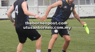 TONGGAK: Penyerang import, Mateo Roskam (kanan) dan Milos Raickovic menjadi tonggak pasukan Sarawak mengejutkan Perak pada pertemuan Piala FA 2018 malam ini.