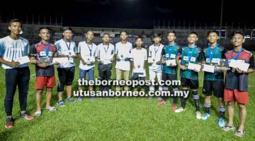 TERBAIK: 18 pemain yang akan mewakili Sarawak di Grand Final Liga AJFC Malaysia 2018 pada 5-7 Julai depan di Stadium UKM Bangi, Selangor.