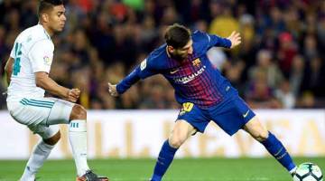 PRESTASI TERBAIK: Messi (kanan) mempamerkan aksi cemerlang ketika membantu Barca mengikat Real pada perlawanan La Liga Sepanyol di Nou Camp, Barcelona pada Ahad lepas. — Gambar AFP