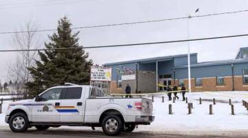 LOKASI KEJADIAN: Gambar menunjukkan pemandangan di luar Sekolah La Loche di Kanada pada 29 Januari, 2016. — Gambar Reuters