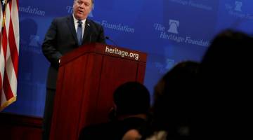 TINDAKAN TEGAS: Pompeo menyampaikan ucapan mengenai dasar Iran bagi pentadbiran Trump di Heritage Foundation di Washington, kelmarin. — Gambar Reuters