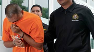 DIREMAN: Pegawai polis berpangkat Inspektor ditahan reman selama tiga hari bermula semalam oleh Mahkamah Majistret Klang bagi membantu siasatan kes meminta rasuah berjumlah RM10,000, tujuh hari lepas. — Gambar Bernama