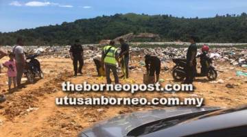 MALANG: Anggota polis menjalankan siasatan di lokasi kejadian.