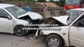 TRAGEDI: Dua kenderaan bertembung mengakibatkan tiga maut dalam kemalangan tiga kenderaan di KM6 Jalan Tatau-Bintulu semalam.  