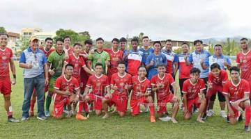 BARISAN pemain Sabah B19 bersama para pegawai selepas meraih kemenangan 3-0 ke atas Pahang.