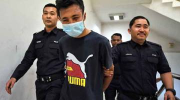 MENGAKU SALAH: Md Khairol yang merempuh beberapa kenderaan di Ampang, Selangor, Jumaat lepas, mengaku bersalah di Mahkamah Majistret semalam atas pertuduhan mengambil dadah. — Gambar Bernama