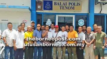 AIB: Marius (tengah) dan Jeffrey bersama Warisan Tenom selepas membuat laporan polis.