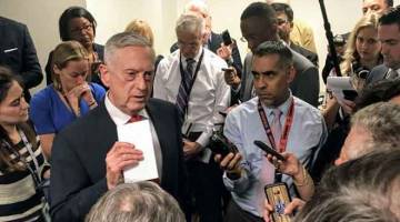 TEMU BUAL: Mattis ketika ditemu bual oleh wartawan di Pentagon, Washington                       kelmarin. — Gambar AFP