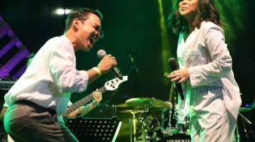 Dayang Nurfaizah berduet dengan Hael Husaini dipentas KWJF 2018 pada malam Jumaat.