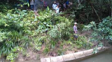 Penduduk kampung turut bersama mencari mangsa yang dilaporkan hilang di kawasan Sungai Engkabang, Krian.