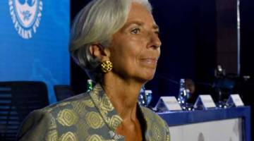 HADIRI PERSIDANGAN: Lagarde menghadiri sesi sewaktu mesyuarat tahunan IMF dan Bank Dunia di Nusa Dua, Bali Indonesia, semalam. — Gambar AFP