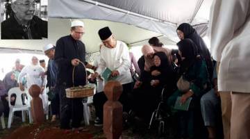 Fadillah bersama Salahuddin dan ibunya, Rosnah, pada pengkebumian Allahyarham Yusof di Tanah Perkuburan Islam Samariang.