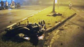 eadaan motosikal ditunggang mangsa terbabas selepas melanggar pokok di Jalan Kanowit-Durin.