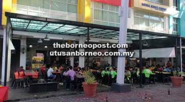 ISTIMEWA: Premis Cafe De Eight di Icom Square di Kuching tawar promosi istimewa.