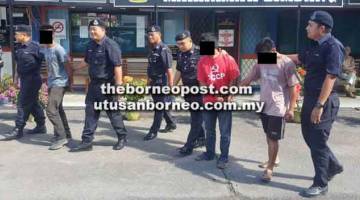 SIASAT LANJUT: Ketiga-tiga suspek direman di Mahkamah Majistret Limbang.