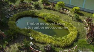 CANTIK: Ruangan landskap sekolah yang dibina oleh pelajar-pelajar SMK Baru Miri.