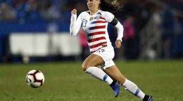CEMERLANG: Morgan ketika beraksi bersama AS pada aksi perlawanan akhir CONCACAF Wanita di Texas pada 16 Oktober 2018. — Gambar AFP