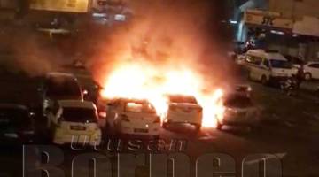 KEADAAN kereta yang sedang terbakar di kawasan tempat letak kereta di Damai.