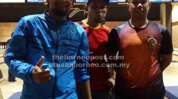 TERUS MENCABAR: Pemain SDO Bowlers (dari kiri) Mohd Aliff, Haidi Lasalem dan Mohd Hafez yang turut mencatat kemenangan besar pada minggu lepas.