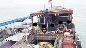 WARGANEGARA Indonesia yang ditangkap ketika cuba memasuki perairan negara tanpa dokumen.