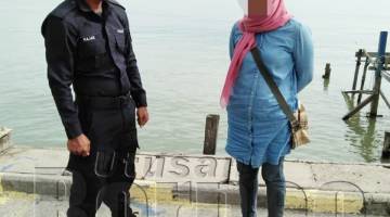 SUSPEK, seorang penumpang wanita bot laju ditahan selepas membuat pengakuan sebagai pemilik kain Bali terbabit.