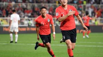 DAPAT PERHATIAN: Gambar fail bertarikh 16 Januari 2019 ini menunjukkan Kim Min meraikan gol jaringannya pada Piala Asia di antara Korea Selatan dan China di Stadium al-Nahyan. — Gambar AFP