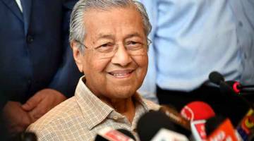 MEMBENTUK EKONOMI: Dr Mahathir semasa sidang media selepas mempengerusikan Mesyuarat Majlis Presiden Pakatan Harapan di Yayasan Kepimpinan Perdana, Putrajaya, kelmarin. — Gambar Bernama