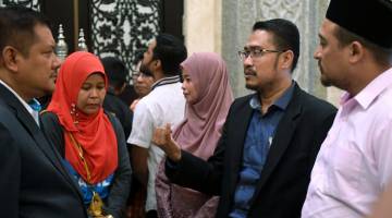 BERSALAH: Mahkamah Rayuan menjatuhkan hukuman denda RM1,800 terhadap Mohd Fakhrulrazi (dua kanan) atas sabitan menyebut kata-kata menghasut berhubung tuntutan pembebasan Anwar dalam siri protes jalanan #KitaLawan pada 2015. — Gambar Bernama