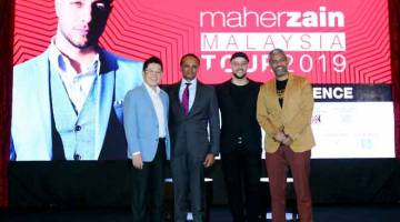 UNTUK ALBUM: Maher Zain (dua kanan) bersama  Ketua Pegawai Eksekutif Perbankan Islam Kumpulan CIMB Group Rafe Haneef (dua kiri), Ketua Pegawai Pemasaran Kumpulan CIMB Group Mohamed Adam Wee Abdullah (kiri) dan Ketua Pegawai Eksekutif Kumpulan MyEvents International Shahul Hameed Dawood di acara dan sidang media ‘In Conversation With Maher Zain menjelang Maher Zain Malaysia Tour 2019 semalam. — Gambar Bernama