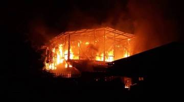 SEBUAH rumah yang musnah dalam kebakaran di Kampung Kobusak Penampang.