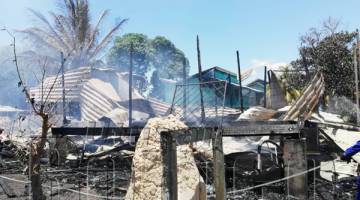 SEBUAH rumah kuarters perumahan guru di SK Mentadak Pulau Sebatik musnah dalam kebakaran.