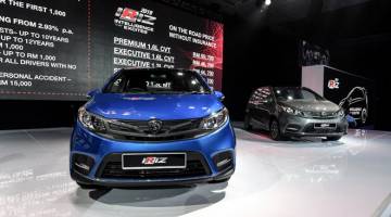 SPESIFIKASI BAHARU: Proton Holdings Bhd menampilkan Proton Iriz 2019 pada majlis pelancaran Proton Iriz dan Persona Facelift 2019 di Pusat Konvensyen Kuala Lumpur, kelmarin.