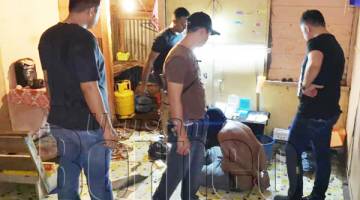 PASUKAN polis menahan suspek di rumah sewanya berikutan penemuan dadah terbabit.