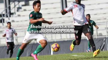 TONGGAK: Sufizal (kiri) kembali memperkuatkan skuad Kuching FA bagi mengharungi cabaran Liga M3.